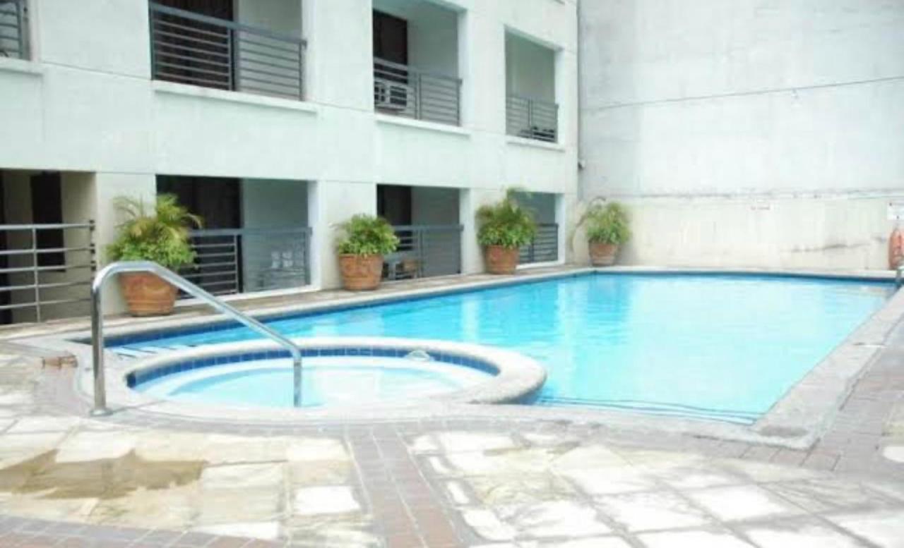 Poolside Family Room Greenbelt Makati マカティ エクステリア 写真