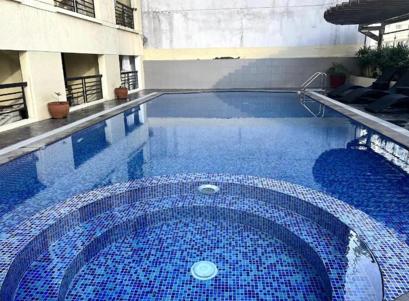 Poolside Family Room Greenbelt Makati マカティ エクステリア 写真